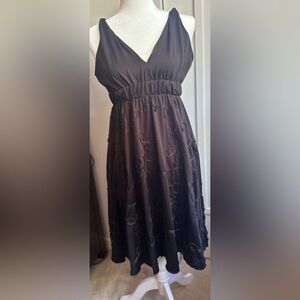 Beautiful black dress with two twisted straps and pattern in black on dress- L